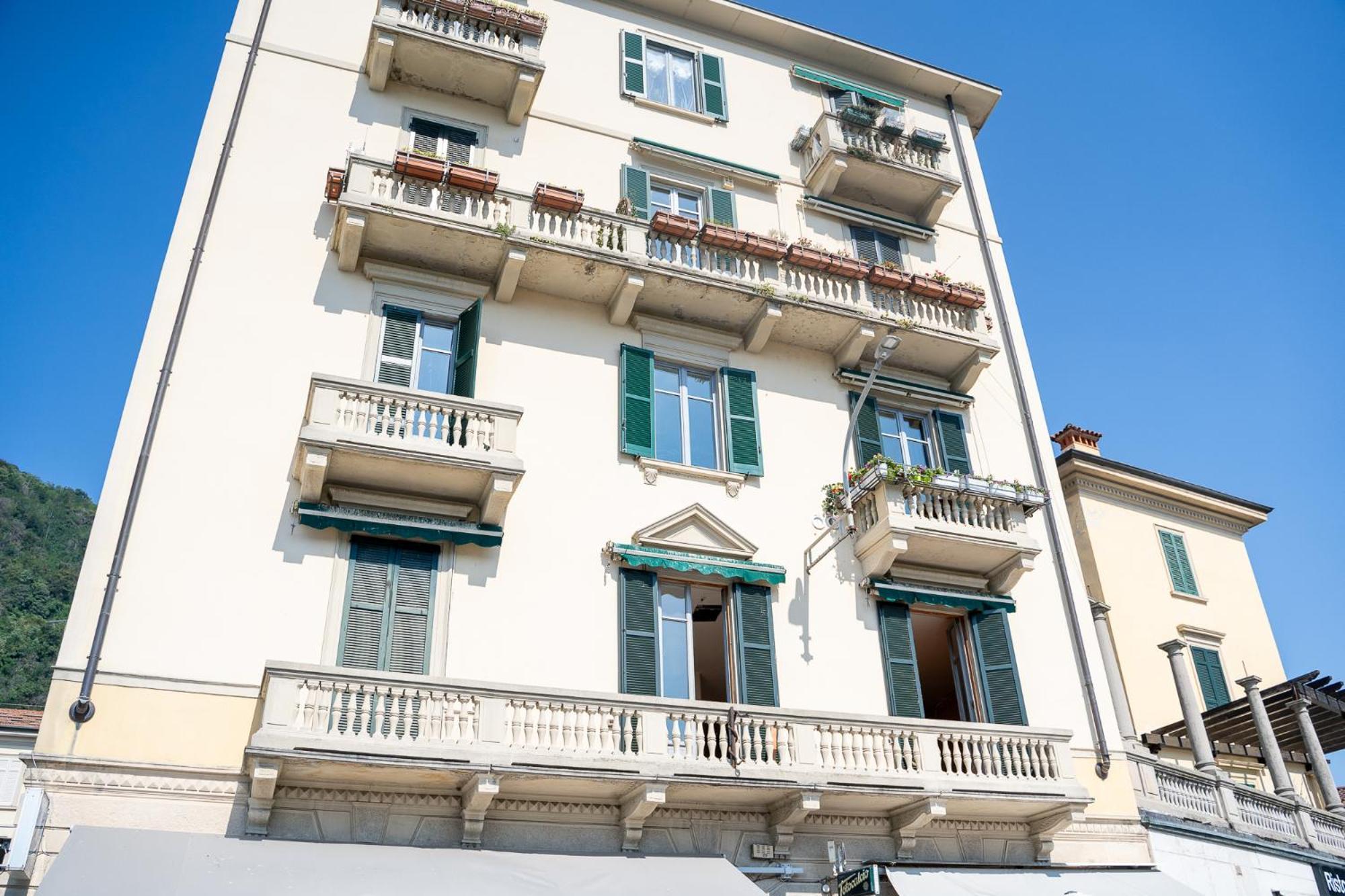 Appartamento Esclusivo Fronte Lago, In Centro A Como Con Garage Exterior foto